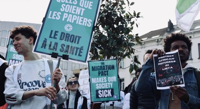 Rassemblement contre le Pacte européen sur l'asile et la migration à Bruxelles le 10 avril 2025
