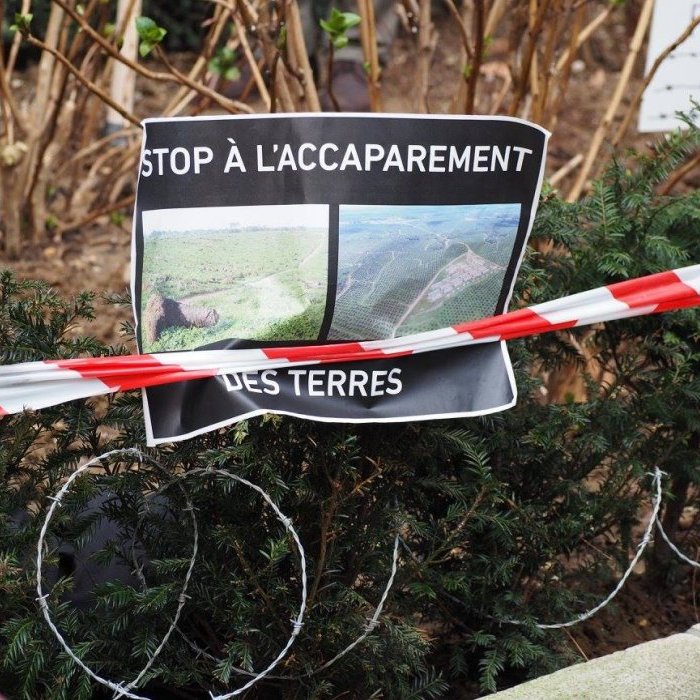 Ils prennent leurs terres, alors on prend leurs jardins ! 