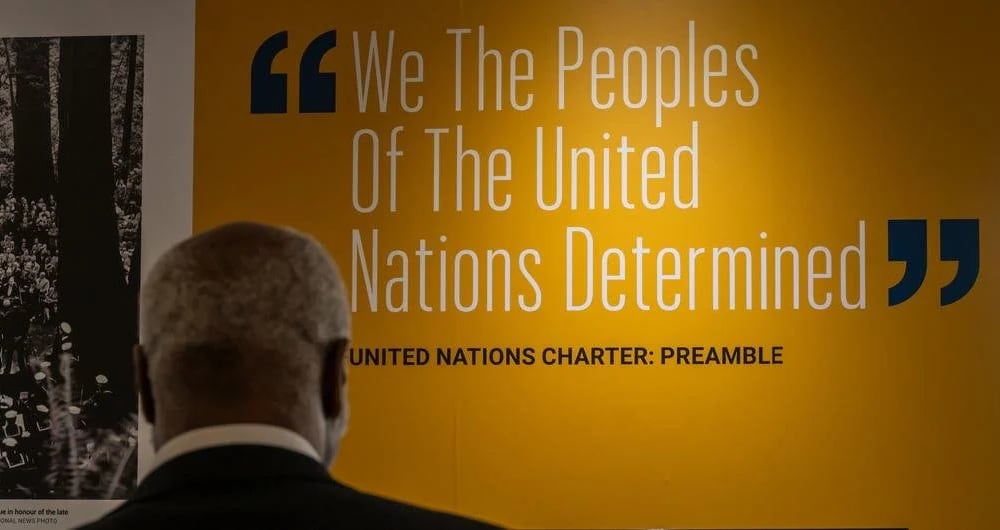 New York : Les mots préambulaires de la Charte des Nations Unies exposés au Siège de l'ONU, à New York