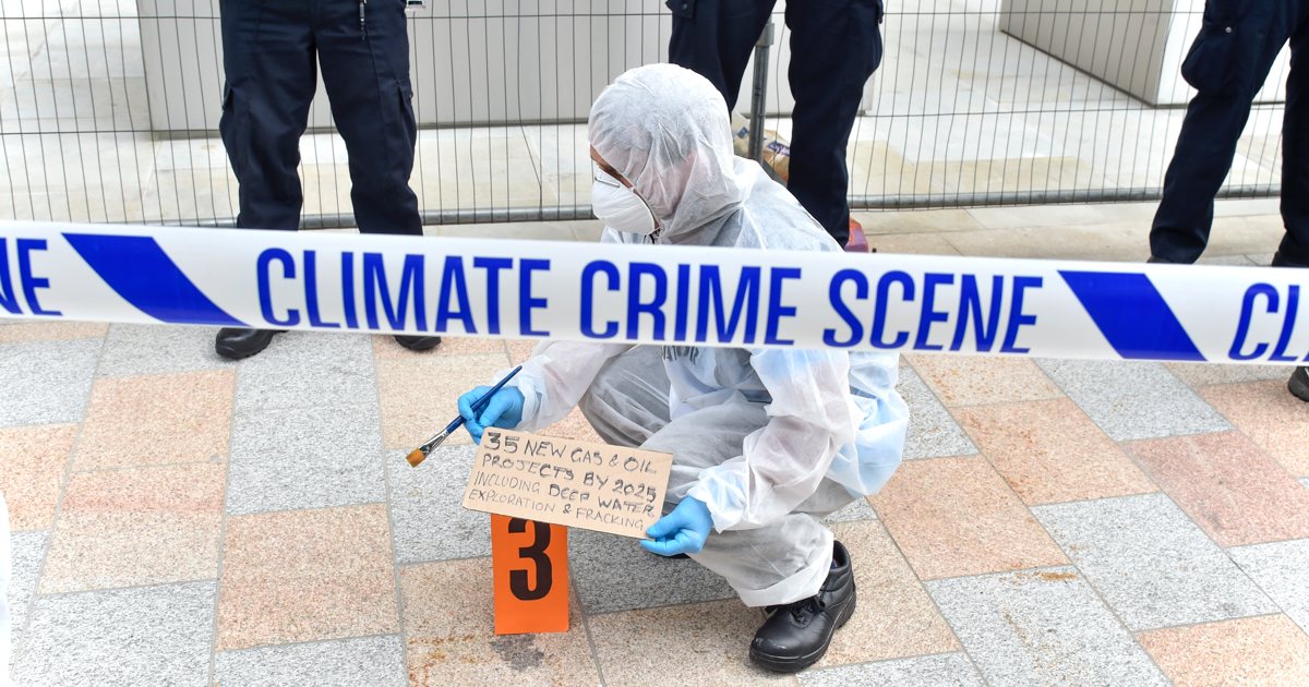 Londres, septembre 2020, action d'Extinction Rebellion devant la Tour Shell.