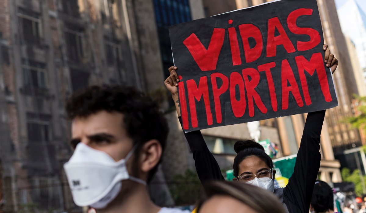 Il est urgent de lever les droits de propriété intellectuelle sur les...