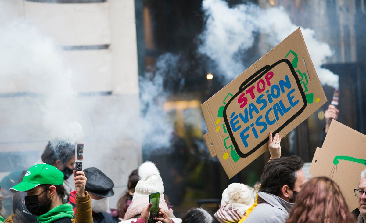 Action pour la justice fiscale de la Coalition Corona le 19/01/2022 devant le cabinet du ministre Van Peteghem.