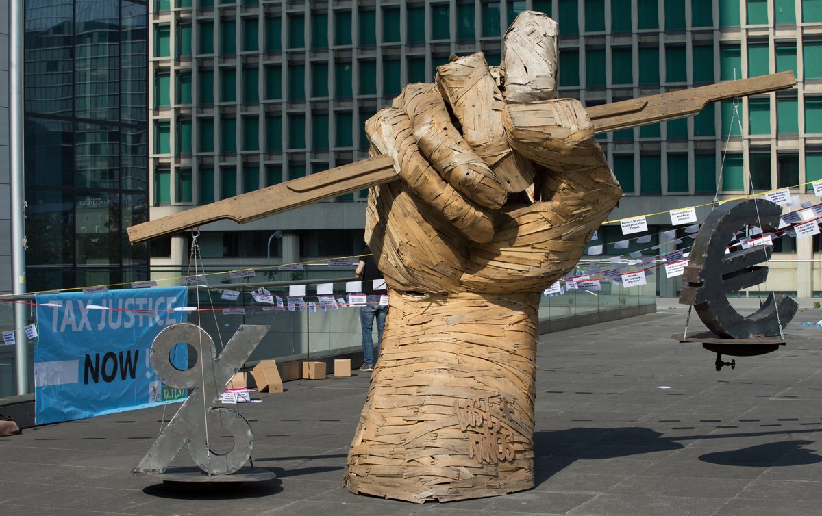 Action de la Coalition Corona le 4 juin 2021 à la Tour des Finances à Bruxelles