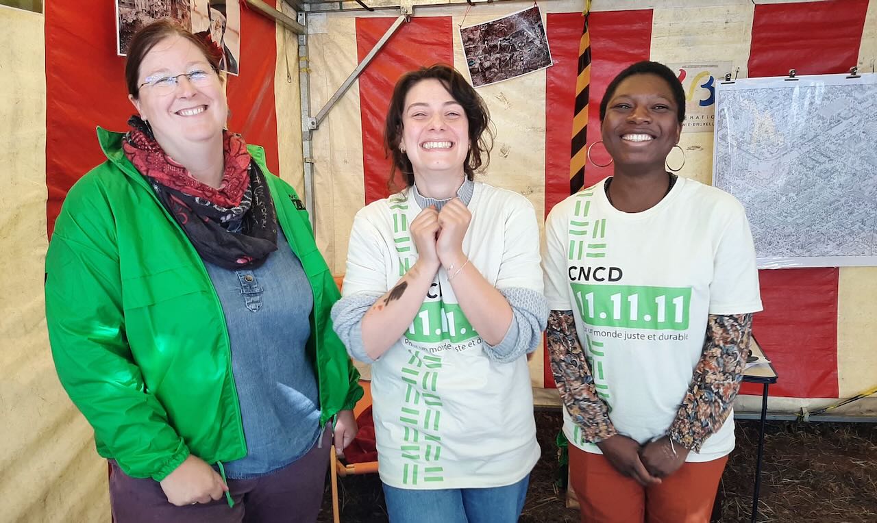 Trois volontaires 11.11.11 à la Petite Foire paysanne à Neufchâteau