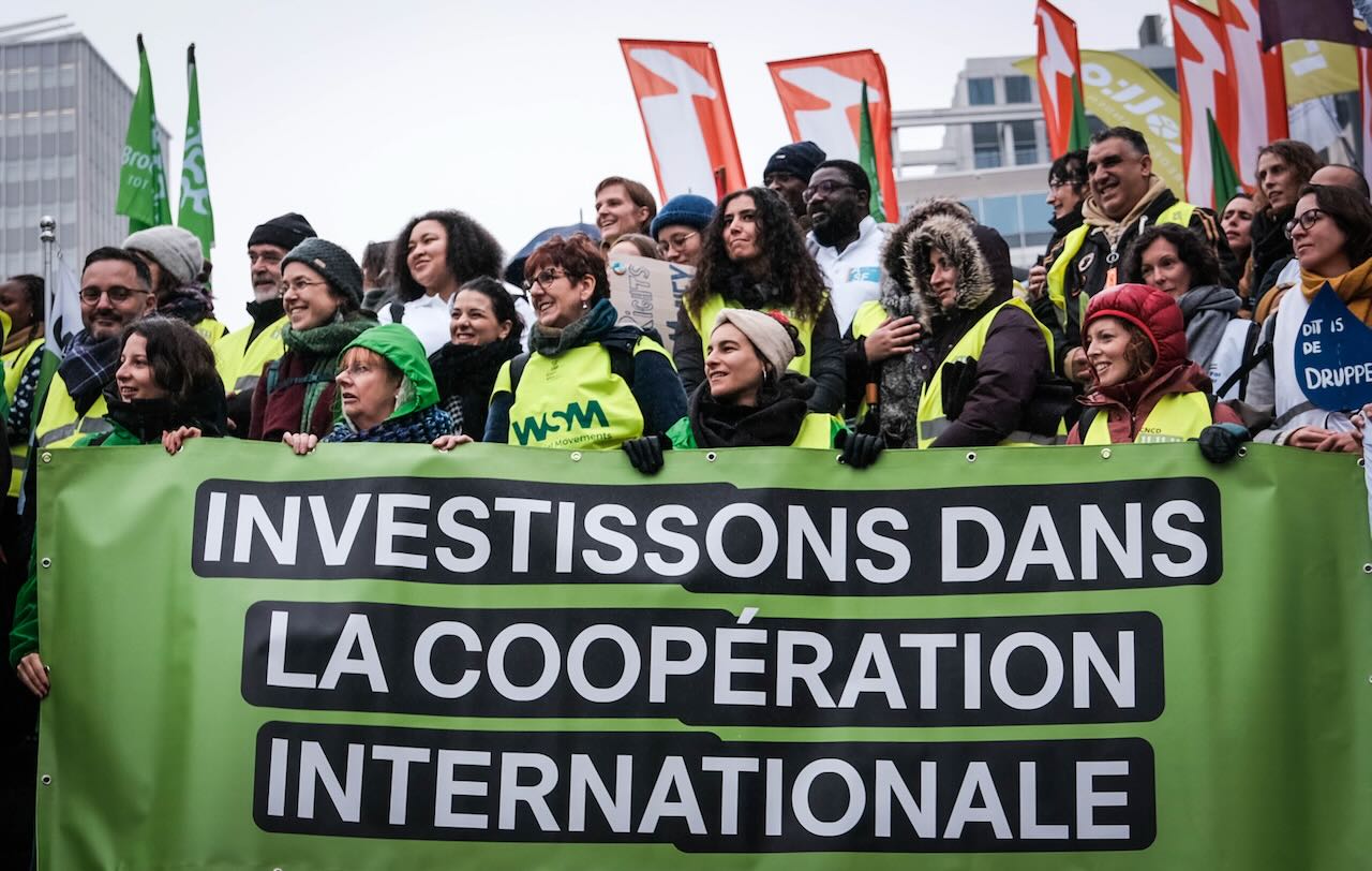 Ensemble, mobilisons-nous pour la coopération internationale ! Rassemblement à la Tour des Finances, à Bruxelles.