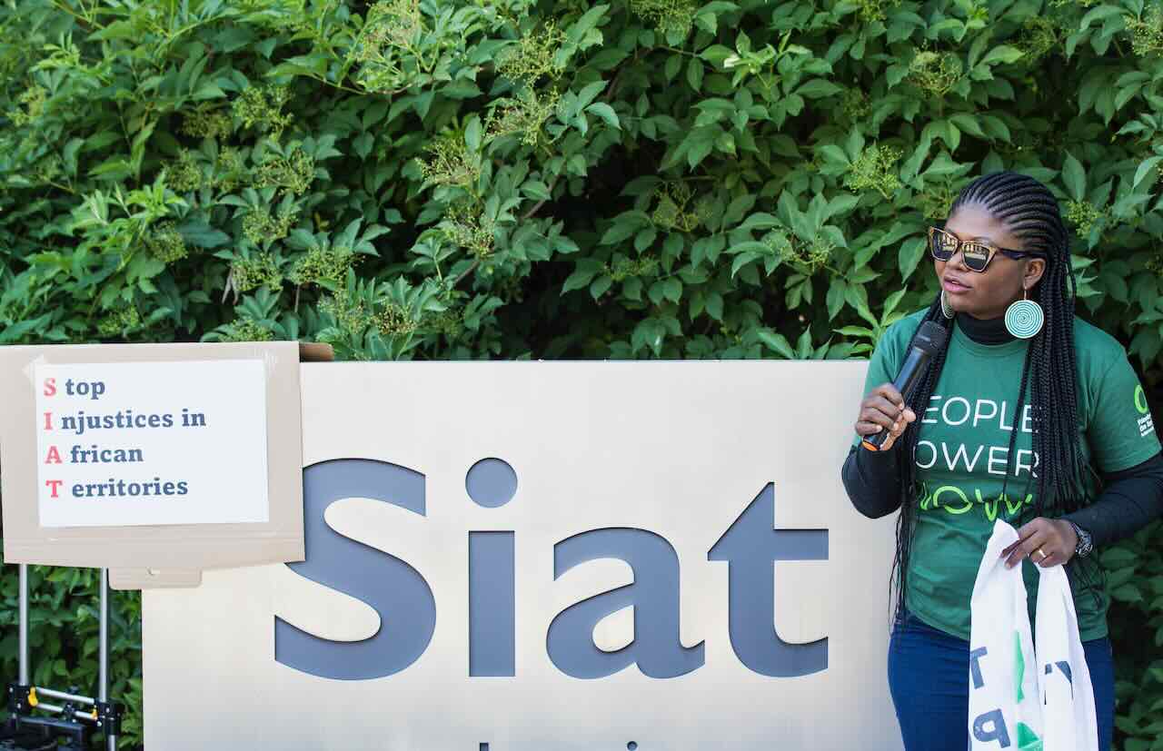 A Zaventem, ce 22 juin, une délégation africaine devant le siège de l'entreprise belge SIAT pour réclamer leurs terres et exiger le respect des droits humains