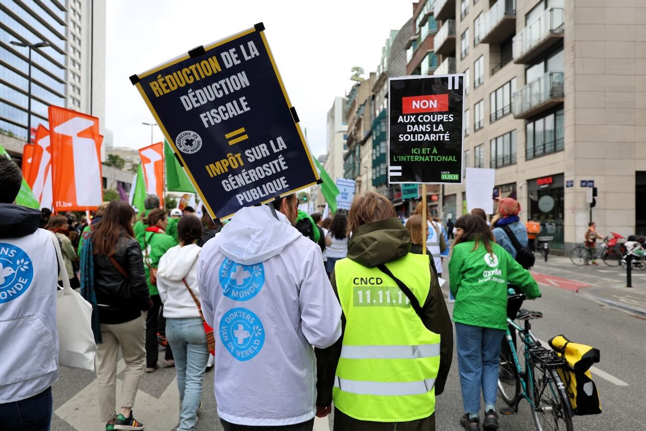 Le secteur de la solidarité internationale mobilisé lors de la manifestation du non marchand en mai 2025