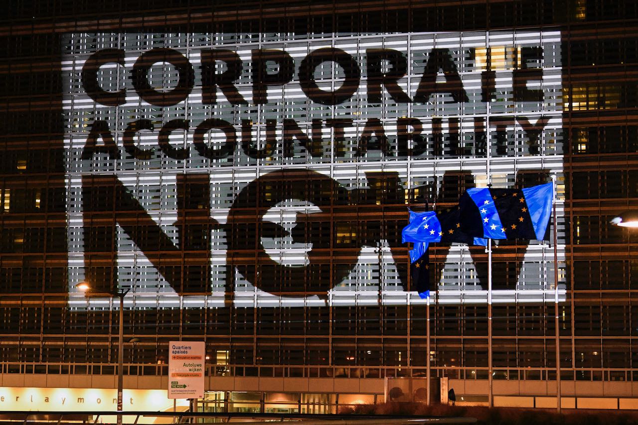 Action visuelle pour une loi européenne sur le devoir de vigilance.