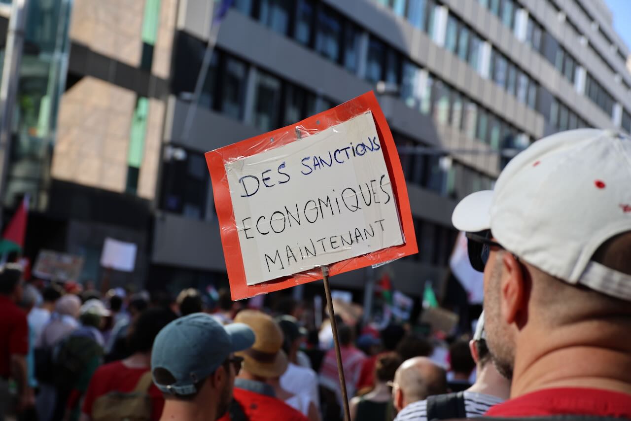 Carton rouge. Manifestation nationale #Palestine, Bruxelles 06/09/2025