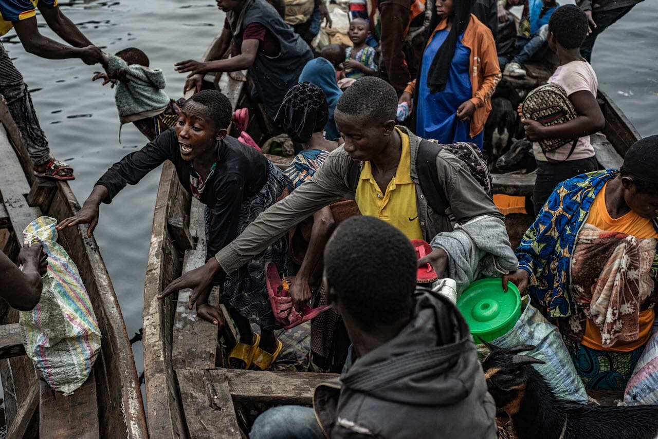 Personnes déplacées au port de Nzulo, près de Goma, dans la province du Nord-Kivu, à l'est de la République démocratique du Congo.