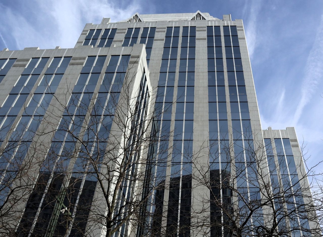 Le bras de fer autour des actifs russes chez Euroclear - dont la photo représente le siège - illustre parfaitement le risque que font peser les tribaunaux d'arbitrage privés.