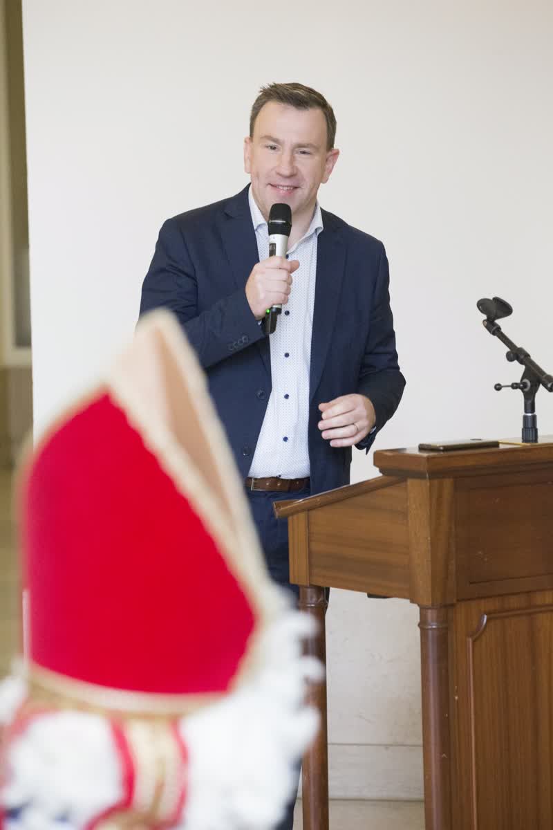 2019-12-05-justice-fiscale-multinationales-cadeaux-saint-nicolas-action-parlement-bruxelles-cncd-11.