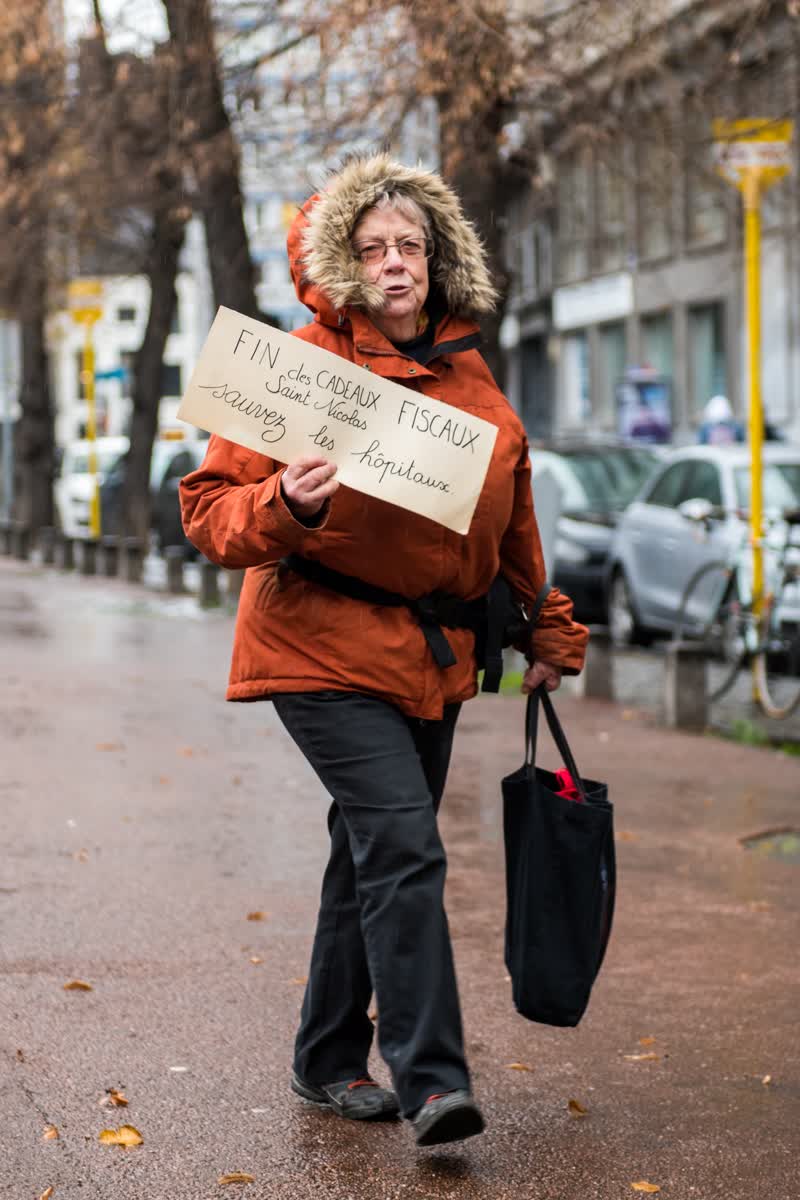 2019-12-06-liege-justice-fiscale-multinationales-zara-cadeaux-saint-nicolas-_c_benoit-naveau-autre-t